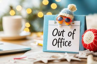 © Phakawan - Adobe Stock.com Foto: Schild: Out of Office