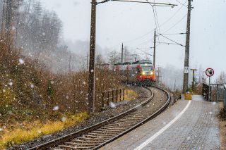 © fukez84 - Adobe Stock.com Foto: Schnellbahn